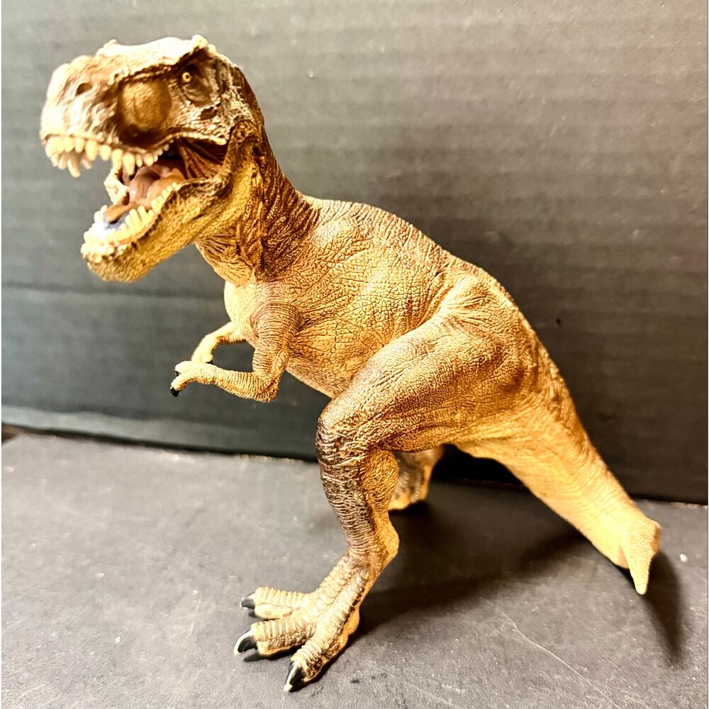 Papo The Dinosaur Figure, Tyrannosaurus almost 7” tall jointed mouth heavy duty